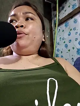 XXLorie 02 online show from April 2026 11:02:02 AM