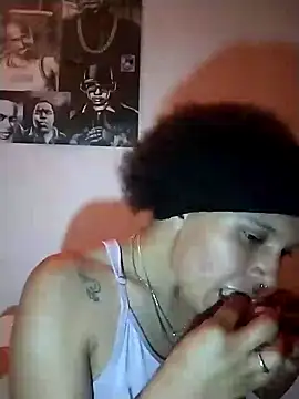 Snapshot of LUNAdeMARTE chatting on December 2024 03:04:01 AM LUNAdeMARTE online show from December 2024 03:04:01 AM