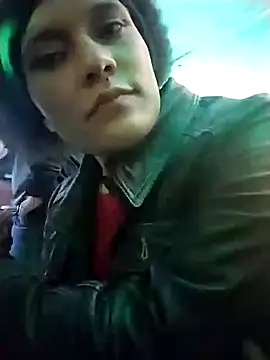 Snapshot of LUNAdeMARTE chatting on December 2024 02:57:02 AM LUNAdeMARTE online show from December 2024 02:57:02 AM