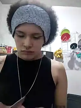 Snapshot of LUNAdeMARTE chatting on December 2024 03:07:02 AM LUNAdeMARTE online show from December 2024 03:07:02 AM