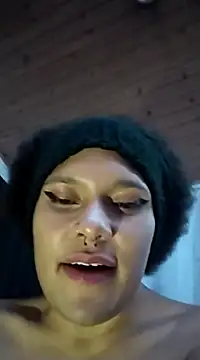 Snapshot of LUNAdeMARTE chatting on January 2025 03:35:01 AM LUNAdeMARTE online show from January 2025 03:35:01 AM