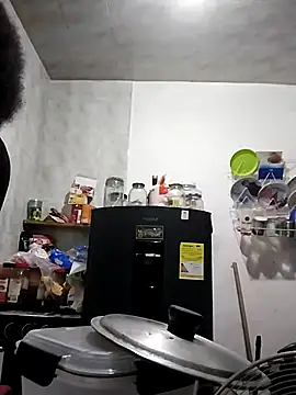 Snapshot of LUNAdeMARTE chatting on January 2025 01:29:01 AM LUNAdeMARTE online show from January 2025 01:29:01 AM