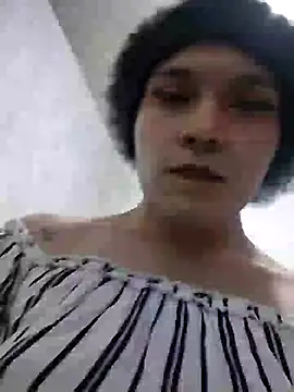 Snapshot of LUNAdeMARTE chatting on January 2025 01:27:01 AM LUNAdeMARTE online show from January 2025 01:27:01 AM