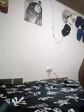 Snapshot of LUNAdeMARTE chatting on January 2025 09:28:01 PM LUNAdeMARTE online show from January 2025 09:28:01 PM