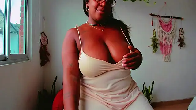 Snapshot of Adrilovechocolate chatting on December 2024 05:39:01 PM Adrilovechocolate online show from December 2024 05:39:01 PM