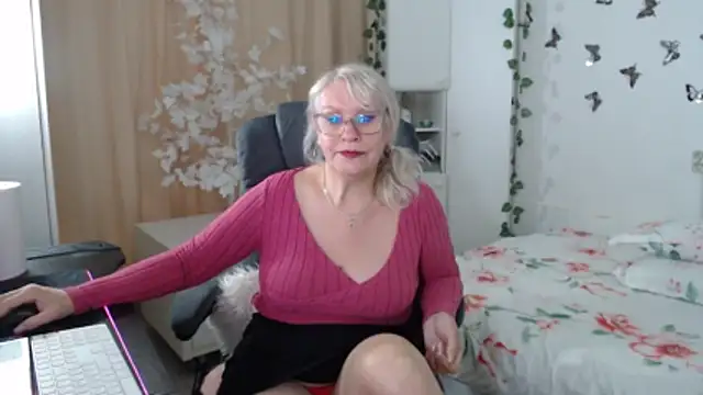 Ghertrude52 online show from May 2026 04:28:01 AM