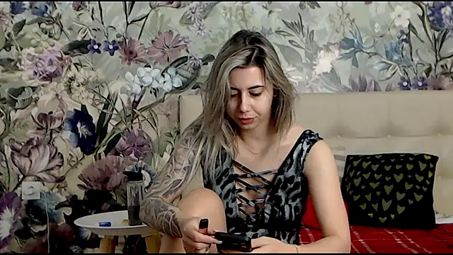 RoseDiamond06 online show from January 2025 05:55:01 PM