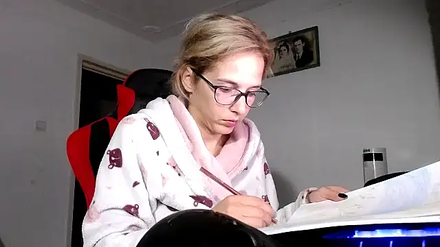 Snapshot of SexxyLety chatting on September 2025 08:01:02 PM SexxyLety online show from September 2025 08:01:02 PM