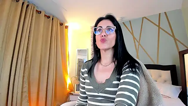 Snapshot of girasol_walton chatting on January 2025 10:34:02 PM girasol walton online show from January 2025 10:34:02 PM