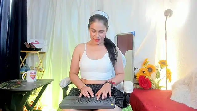 Snapshot of girasol_walton chatting on April 2026 02:30:01 PM girasol walton online show from April 2026 02:30:01 PM