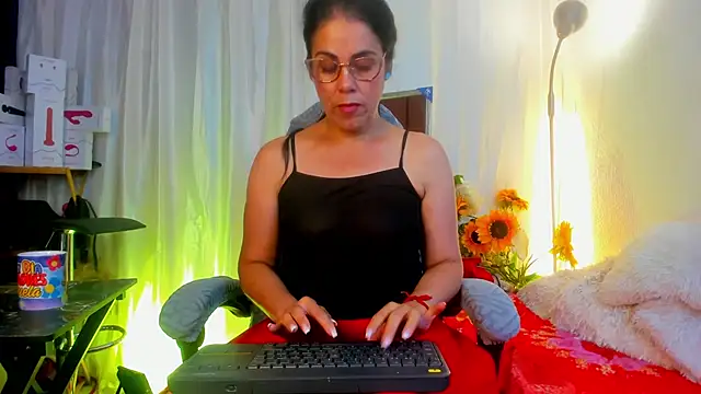 Snapshot of girasol_walton chatting on May 2026 02:45:02 PM girasol walton online show from May 2026 02:45:02 PM