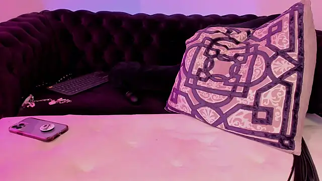 NatashaxoBangs online show from March 2025 05:37:01 PM