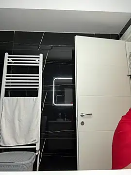 Snapshot of Rileysim88 chatting on March 2025 01:07:01 PM Rileysim88 online show from March 2025 01:07:01 PM