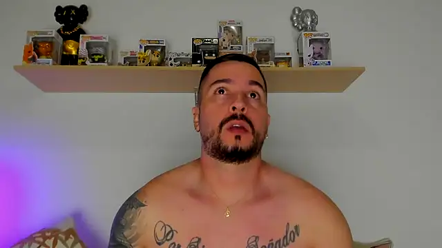 Snapshot of camilo_restrepo21 chatting on December 2025 01:02:02 AM camilo restrepo21 online show from December 2025 01:02:02 AM
