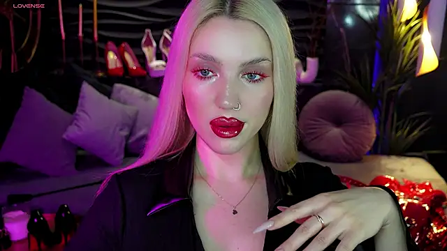 Snapshot of MistressDarsy chatting on December 2024 01:11:02 PM MistressDarsy online show from December 2024 01:11:02 PM