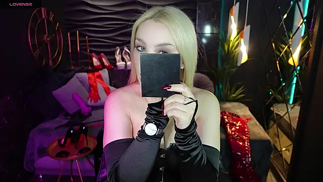 Snapshot of MistressDarsy chatting on January 2025 02:02:02 PM MistressDarsy online show from January 2025 02:02:02 PM