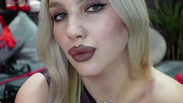 Snapshot of MistressDarsy chatting on February 2025 05:43:01 PM MistressDarsy online show from February 2025 05:43:01 PM