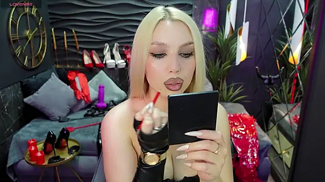 Snapshot of MistressDarsy chatting on March 2025 02:15:02 PM MistressDarsy online show from March 2025 02:15:02 PM