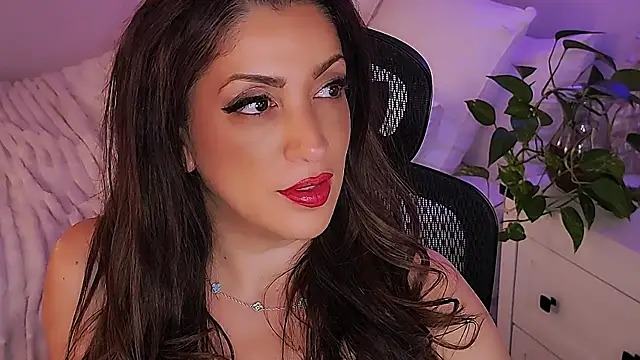Snapshot of Wonderful_Woman chatting on May 2026 12:52:01 AM Wonderful Woman online show from May 2026 12:52:01 AM