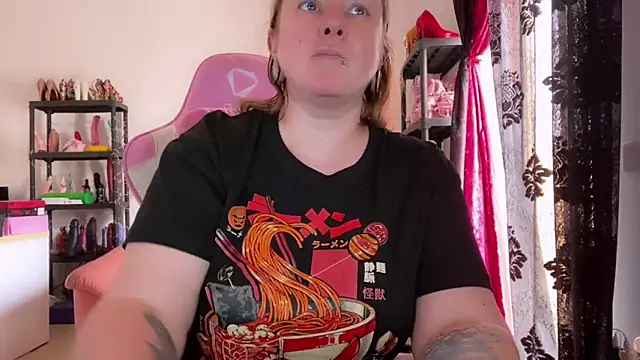 Snapshot of kisicaxx chatting on May 2026 01:49:02 PM kisicaxx online show from May 2026 01:49:02 PM