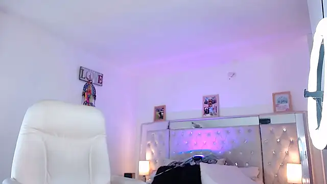 hollythomson online show from January 2025 09:40:02 PM