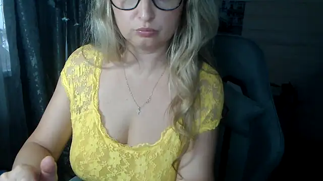 RubiLakros online show from October 2025 01:22:02 PM