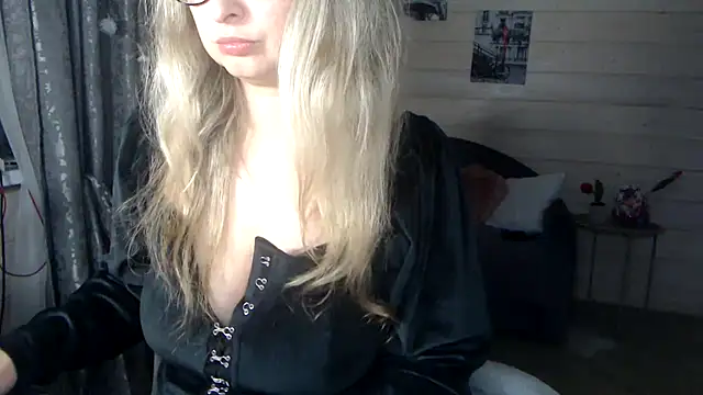 RubiLakros online show from November 2025 08:19:02 PM