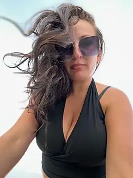 itsCassie online show from October 2025 03:45:01 PM