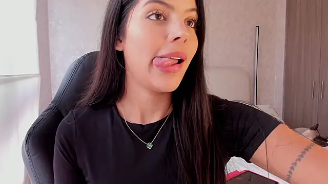 Snapshot of salome__11 chatting on February 2025 07:57:02 PM salome 11 online show from February 2025 07:57:02 PM