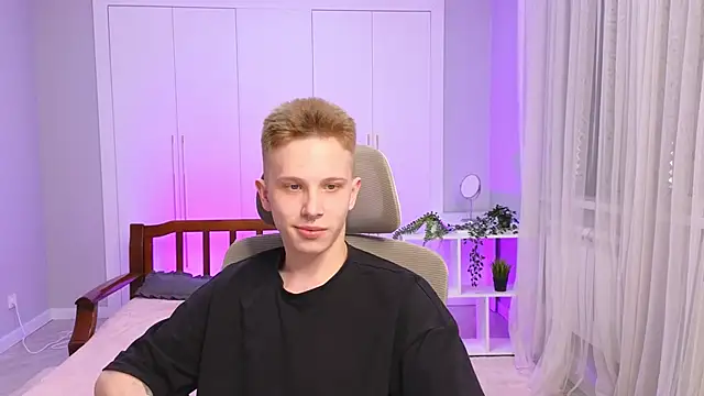 Snapshot of arlekincrop chatting on December 2024 05:26:01 AM arlekincrop online show from December 2024 05:26:01 AM