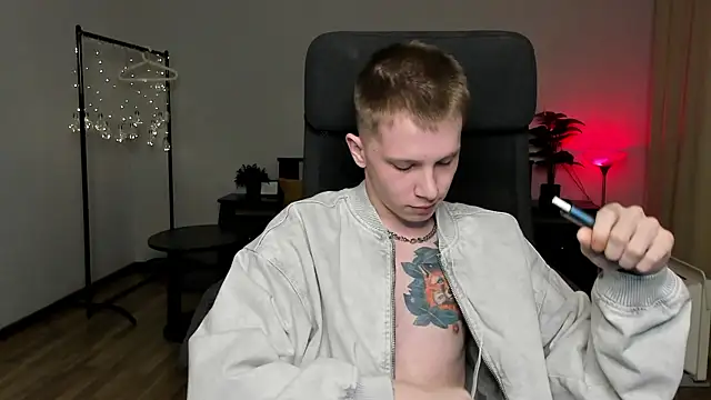 Snapshot of arlekincrop chatting on March 2025 10:07:02 PM arlekincrop online show from March 2025 10:07:02 PM