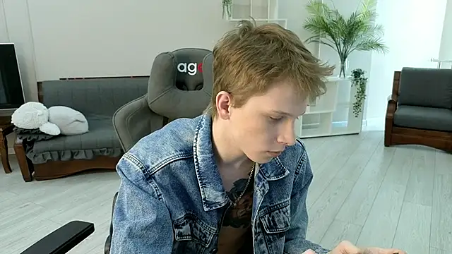 Snapshot of arlekincrop chatting on December 2025 05:47:01 AM arlekincrop online show from December 2025 05:47:01 AM