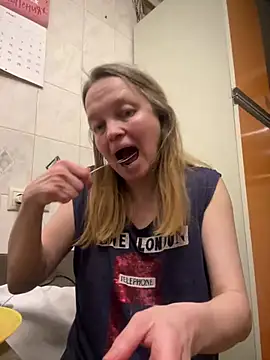 Susanel online show from March 2025 08:44:02 PM