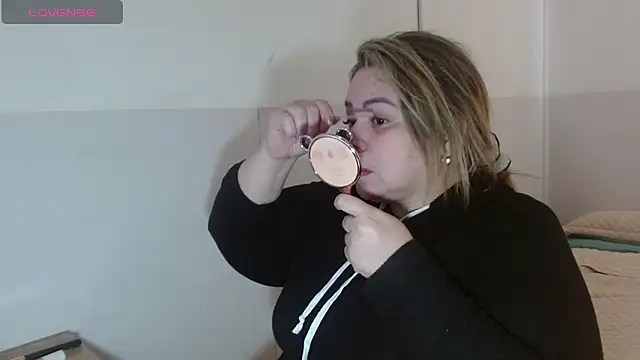 Snapshot of bella_savati chatting on September 2025 05:46:01 PM bella savati online show from September 2025 05:46:01 PM