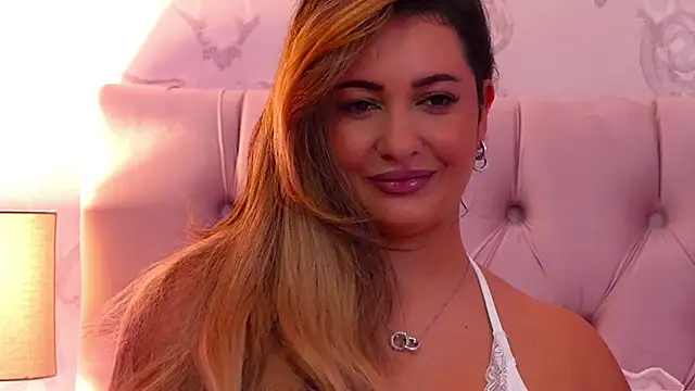 Snapshot of YaaraCollins chatting on December 2025 07:53:02 PM YaaraCollins online show from December 2025 07:53:02 PM