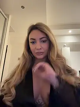 Snapshot of YaaraCollins chatting on February 2026 06:40:02 PM YaaraCollins online show from February 2026 06:40:02 PM