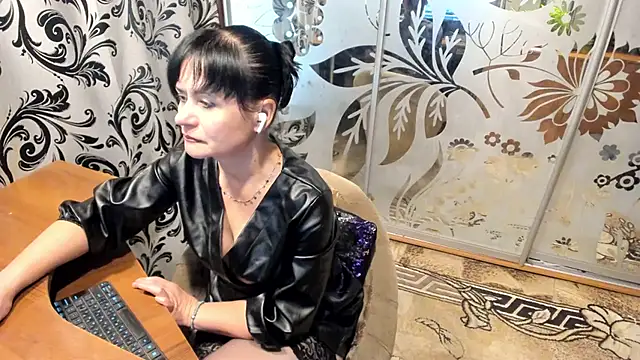 EVILENSA online show from November 2025 01:12:02 PM