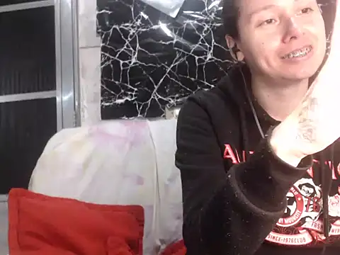 Snapshot of Venusluxodomme chatting on June 2026 02:27:01 AM Venusluxodomme online show from June 2026 02:27:01 AM
