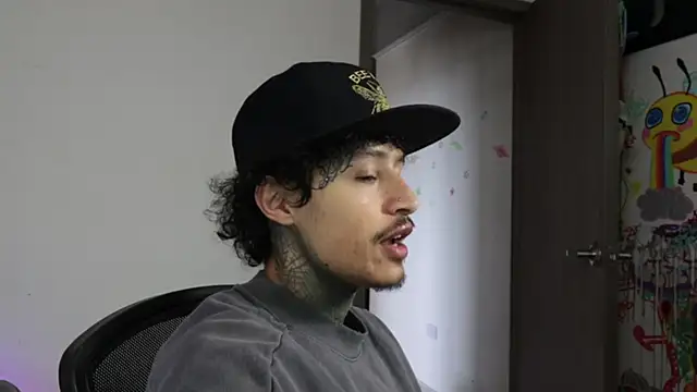 Snapshot of trieone chatting on March 2026 02:06:01 PM trieone online show from March 2026 02:06:01 PM