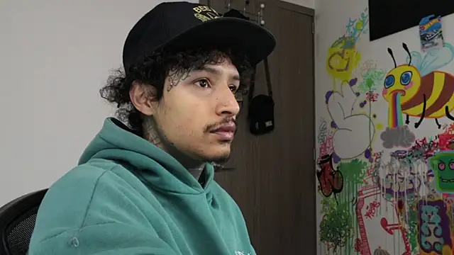 Snapshot of trieone chatting on April 2026 02:03:02 PM trieone online show from April 2026 02:03:02 PM