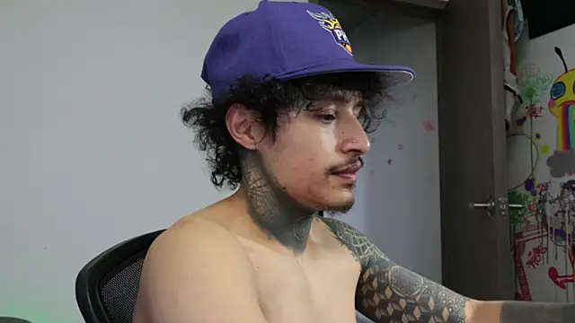 Snapshot of trieone chatting on April 2026 11:58:01 PM trieone online show from April 2026 11:58:01 PM