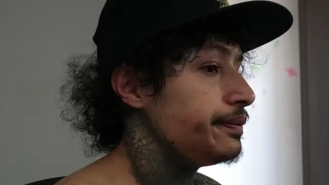 Snapshot of trieone chatting on April 2026 02:03:02 PM trieone online show from April 2026 02:03:02 PM