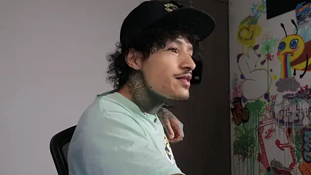 Snapshot of trieone chatting on April 2026 02:47:01 PM trieone online show from April 2026 02:47:01 PM