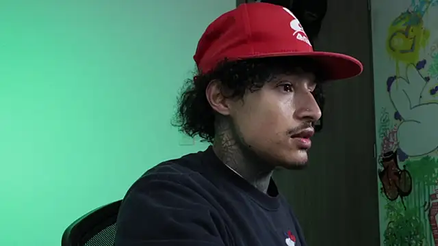 Snapshot of trieone chatting on April 2026 12:05:01 AM trieone online show from April 2026 12:05:01 AM