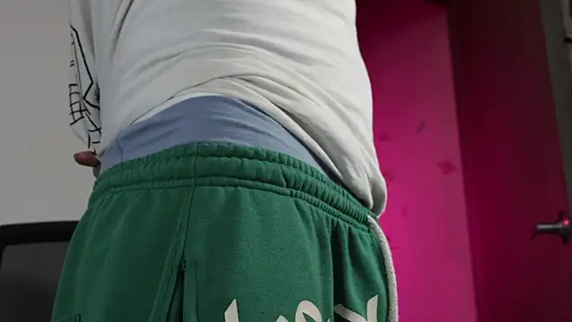 Snapshot of trieone chatting on April 2026 02:27:02 AM trieone online show from April 2026 02:27:02 AM