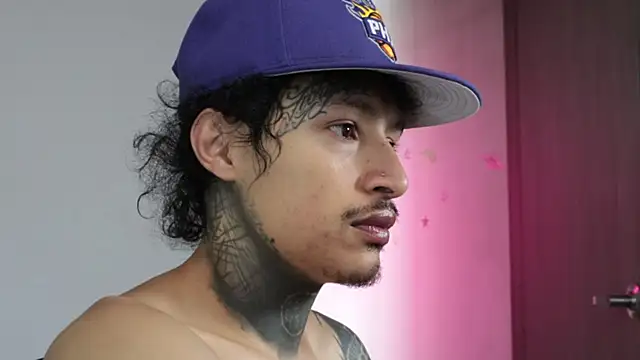 Snapshot of trieone chatting on April 2026 02:33:01 PM trieone online show from April 2026 02:33:01 PM