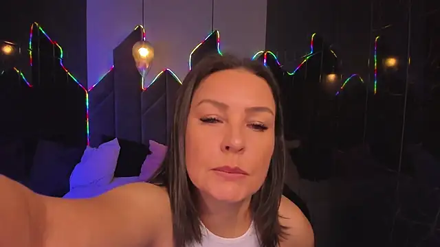 Snapshot of MilenaMellow chatting on October 2025 08:31:02 PM MilenaMellow online show from October 2025 08:31:02 PM