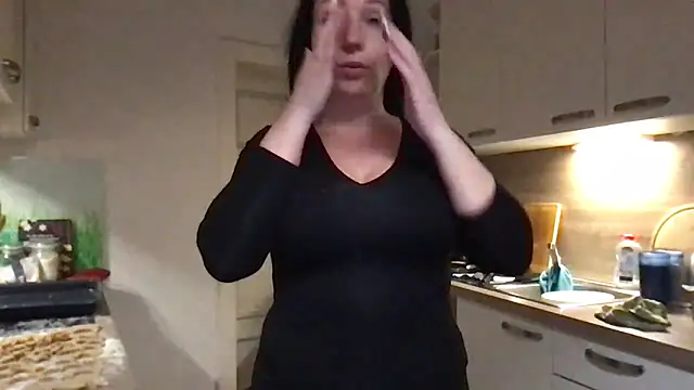 Viola Beck online show from December 2025 04:58:02 PM