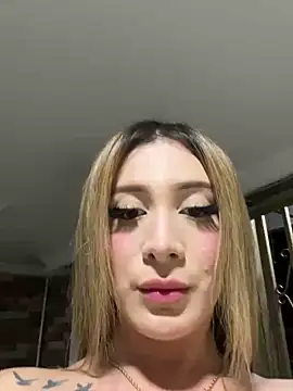 Snapshot of bunny_bicht chatting on February 2025 01:46:02 AM bunny bicht online show from February 2025 01:46:02 AM