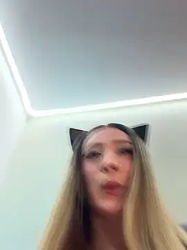 bunny bicht online show from March 2026 12:28:02 AM